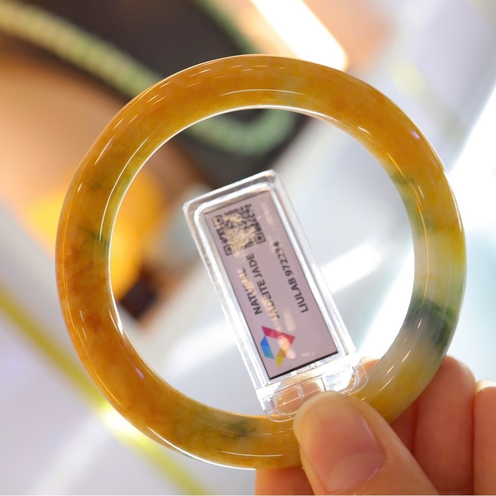 Authentic High quality natural, grade A jade bangle 💞💞💞💞